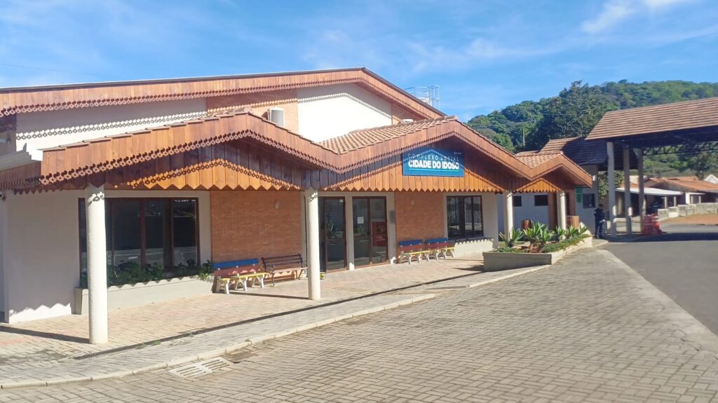 Irati é referência no atendimento das pessoas idosas com Complexo Social, que foi construído no CT Willy Laars